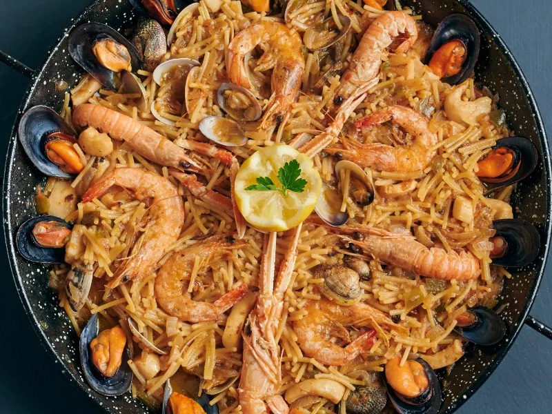 FIDEUÁ DE MARISCOS CON ALÍ OLÍ