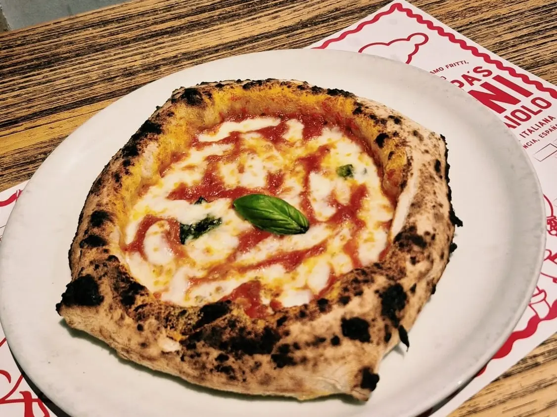 PIZZA MARGHERITA + BEBIDA