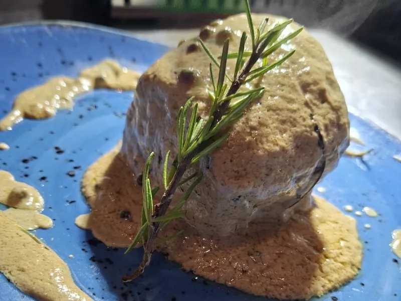 SOLOMILLO DE BUEY AL PIMIENTO VERDE
