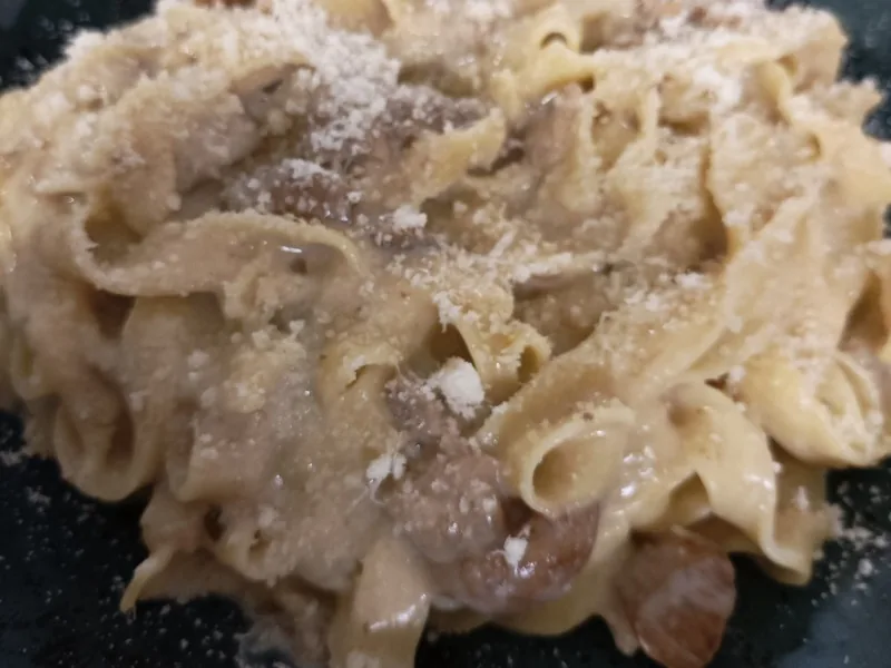 TAGLIATELLE WITH PORCINI MUSHROOMS AND MIXED MUSHROOMS