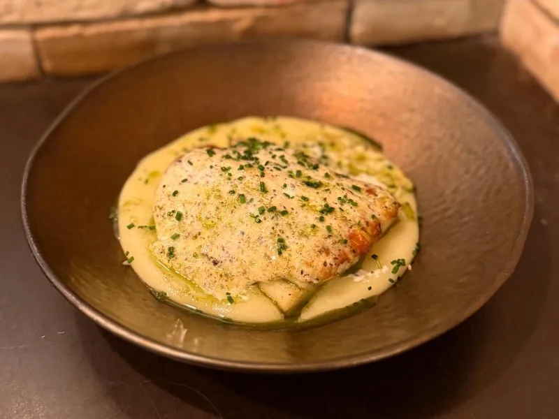 Cod on mashed potatoes, mayotruffle gratin and basil oil