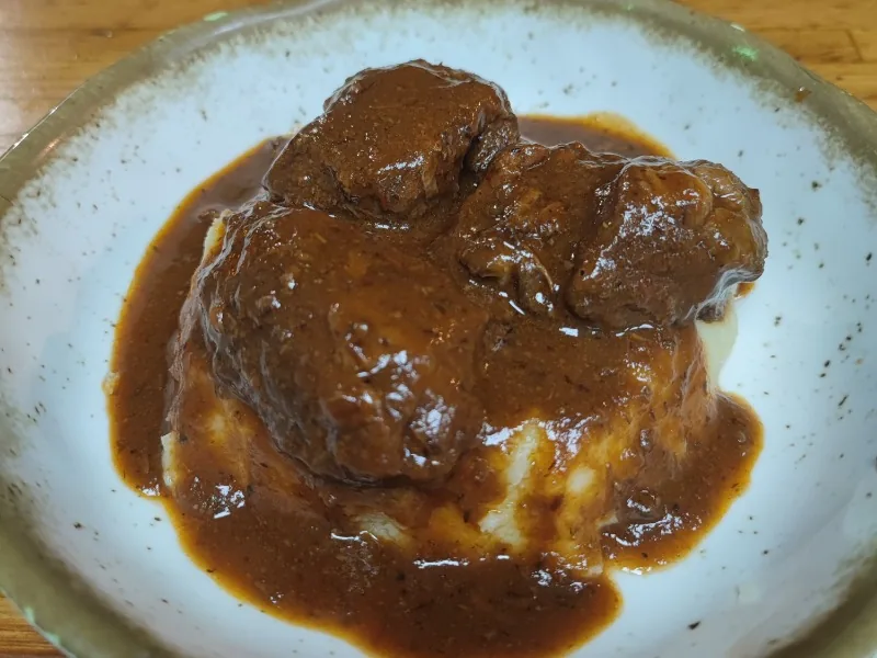 Iberian pork cheeks with Pedro Jiménez wine sauce and mashed potatoes