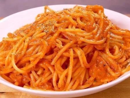 Espaguetis a la bologñesa