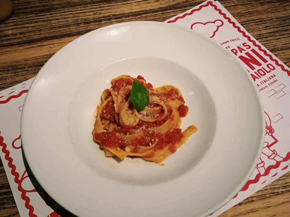 PASTA AL POMODORO + BEBIDA