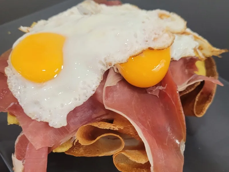 HUEVOS ROTOS CON JAMON