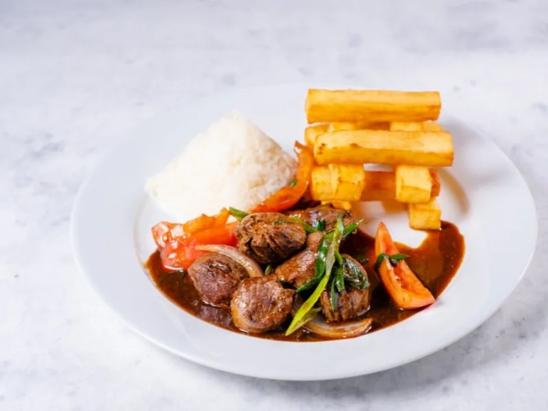 Lomo Saltado Clásico