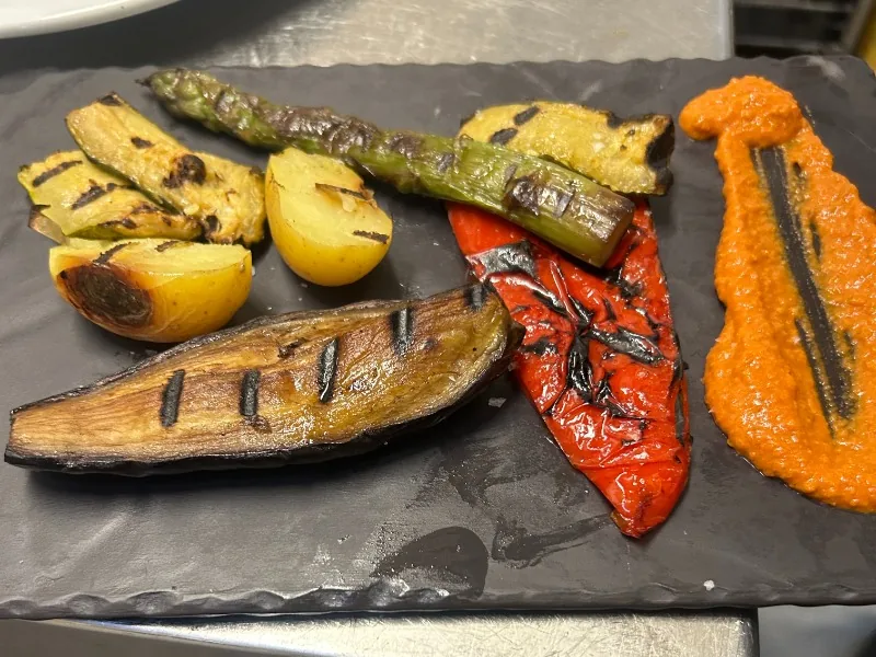 Verduras a la brasa con Romesco