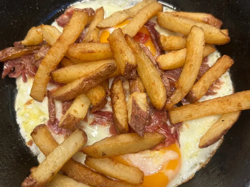 Huevos fritos con Virutas de jamón Ibèrico