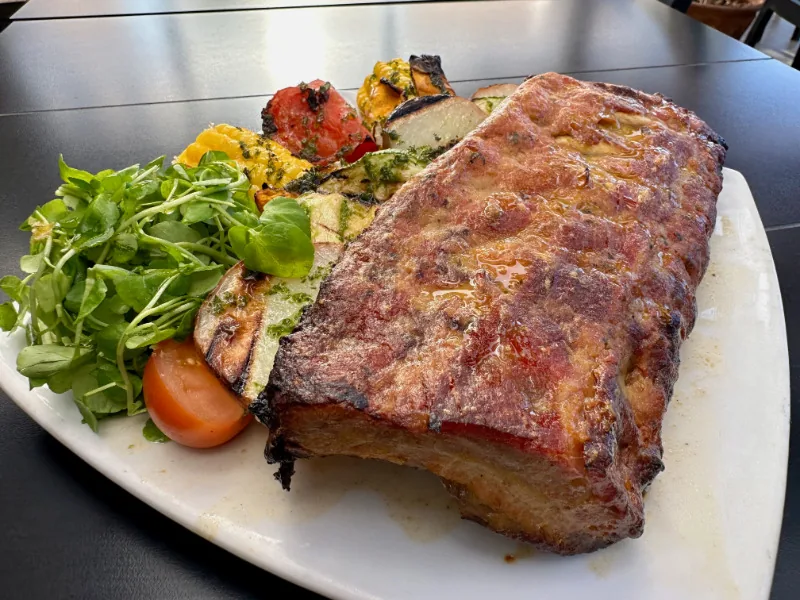 Costilla de cerdo INCLUYE GUARNICIÓN