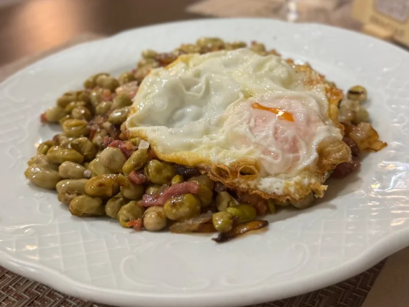 Habitas baby con jamón ibérico