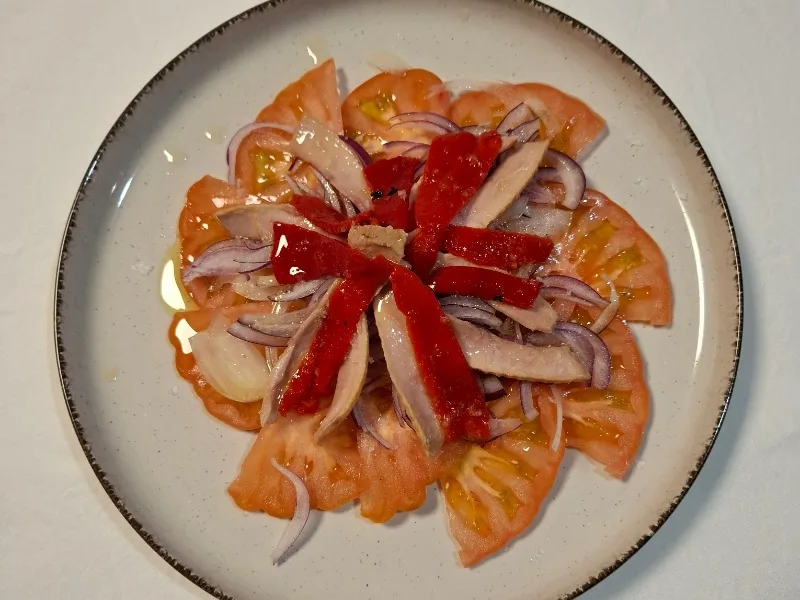 Tomato and tuna belly salad