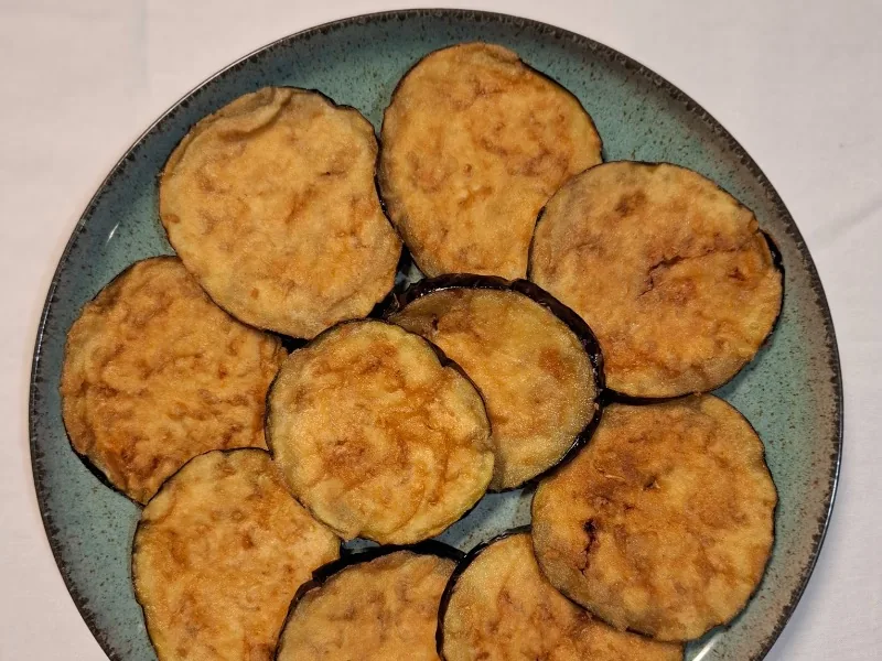 Fried aubergine with honey