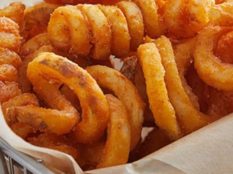 2 frikandellen + papas fritas