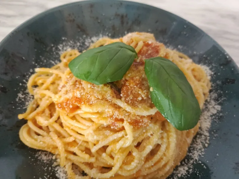 SPAGHETTI POMODORO E BASILICO