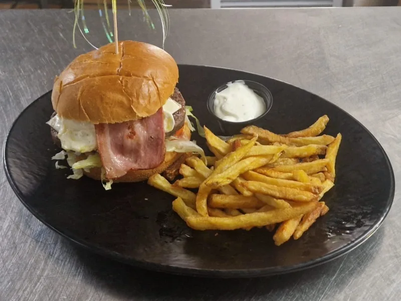 HAMBURGUESA DE RETINTO COMPLETA