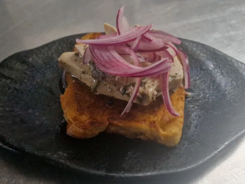 TOSTA DE ATÚN MECHADO