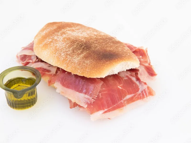 Mollete de Antequera con Jamón Ibérico y Tomate