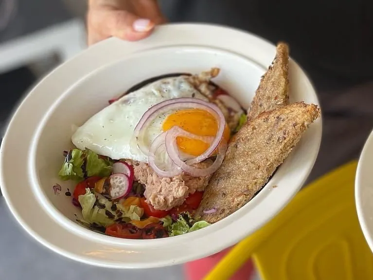 Ensalada de atún picante & huevo